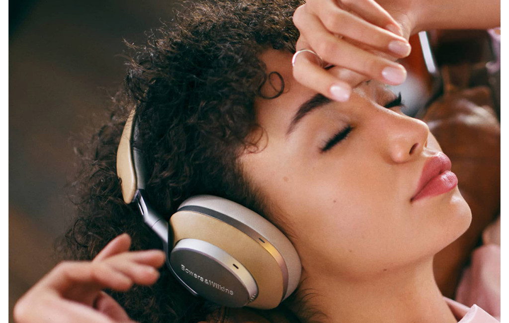 Bowers & Wilkins PX 8 Tan