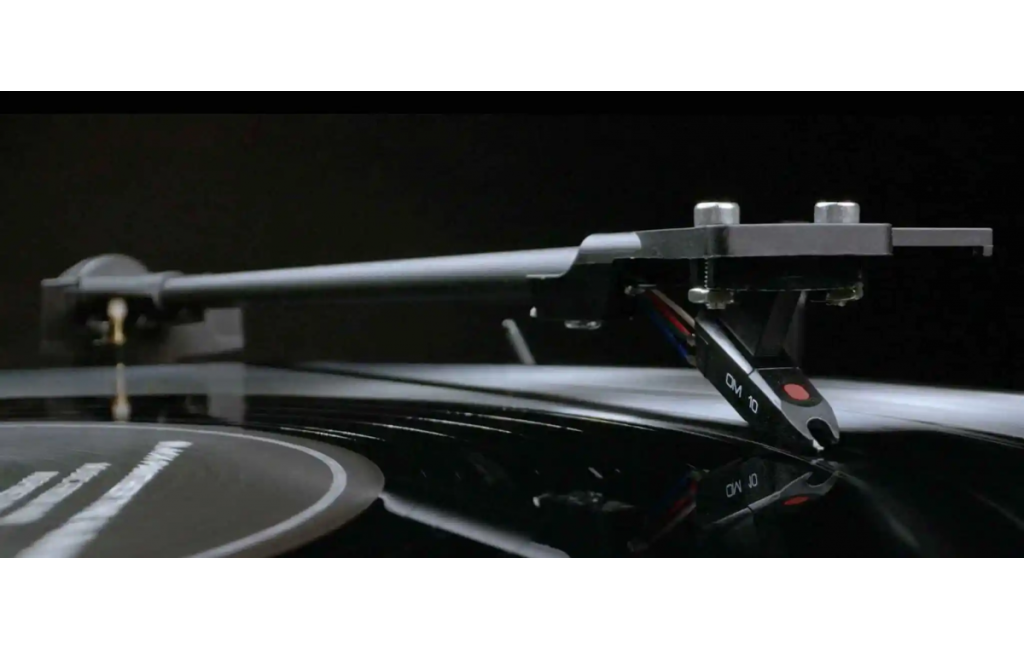 Програвач вінілу Pro-Ject Debut III Phono BT OM5e HG Black