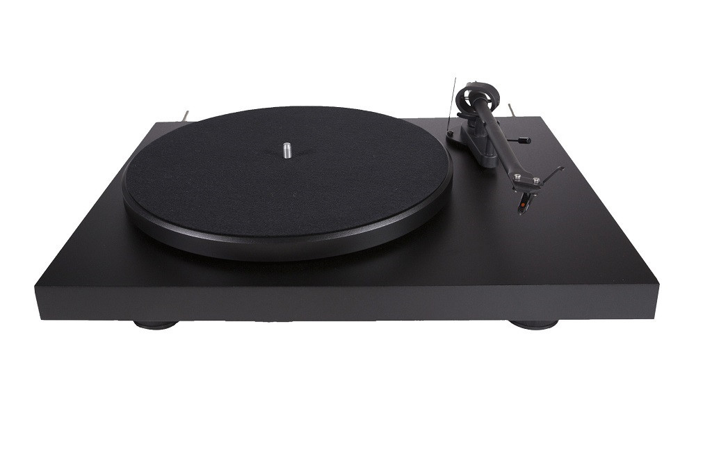 Виниловые проигрыватели Pro-Ject Debut III DC OM5e Piano